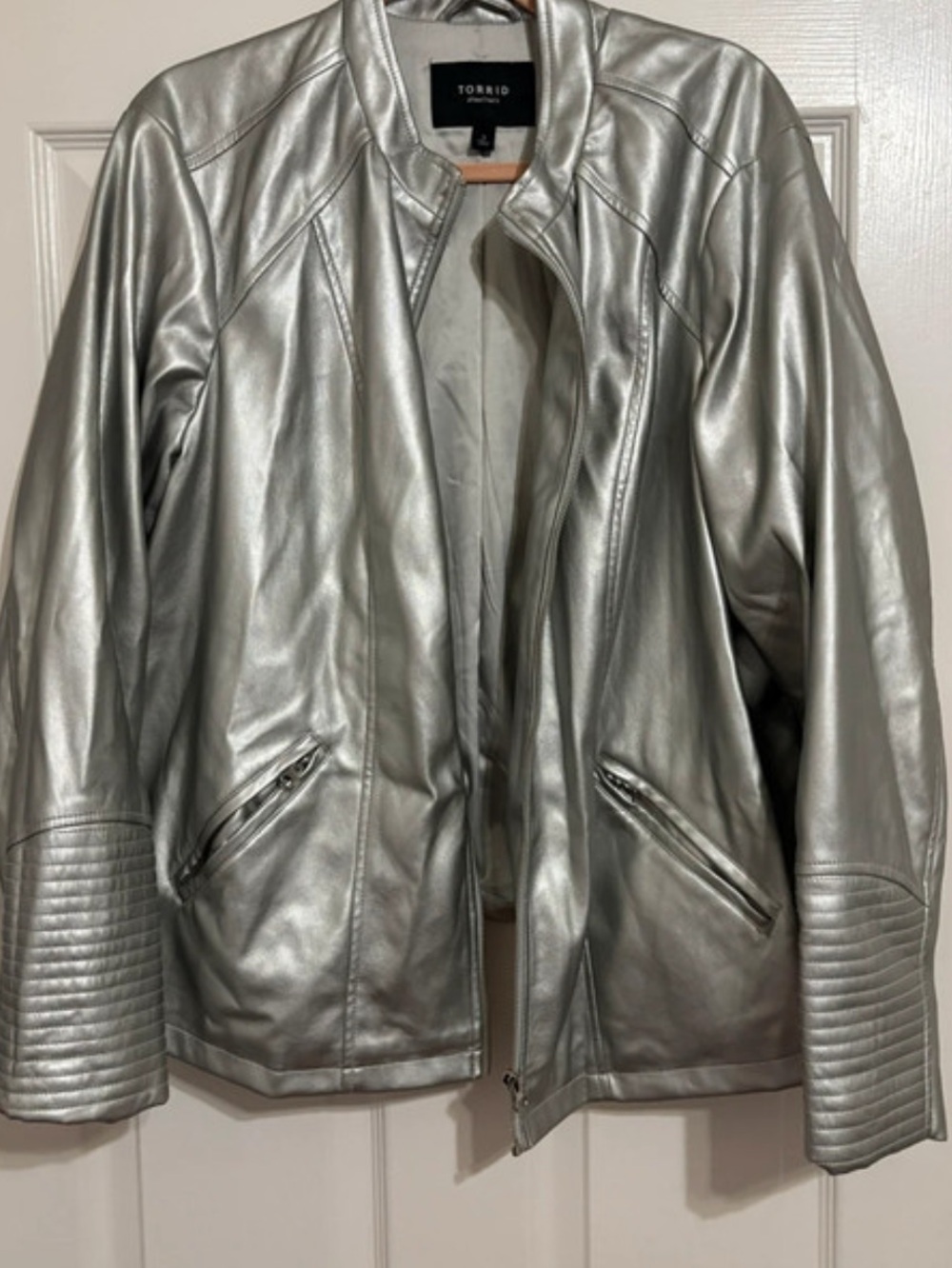 torrid Metallic Silver Faux Leather Moto Jacket Sz 3
